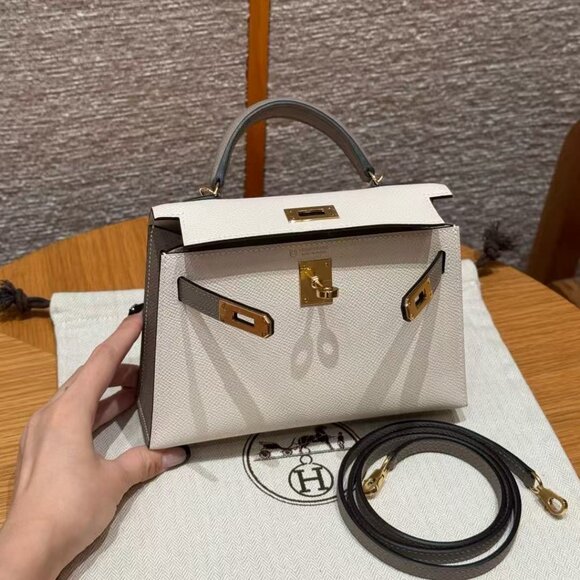 Classic Hermes Bag: A Stylish and Versatile Choice for Elegance - Picture 6 of 6